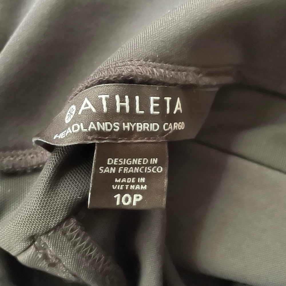Athleta Hybrid Cargo Tight, 10 Petite. Like new!